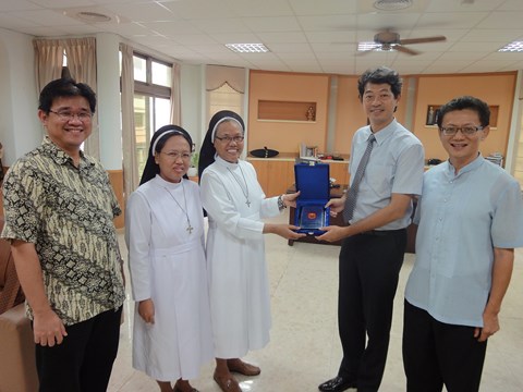 Click to enlarge Highslide JS